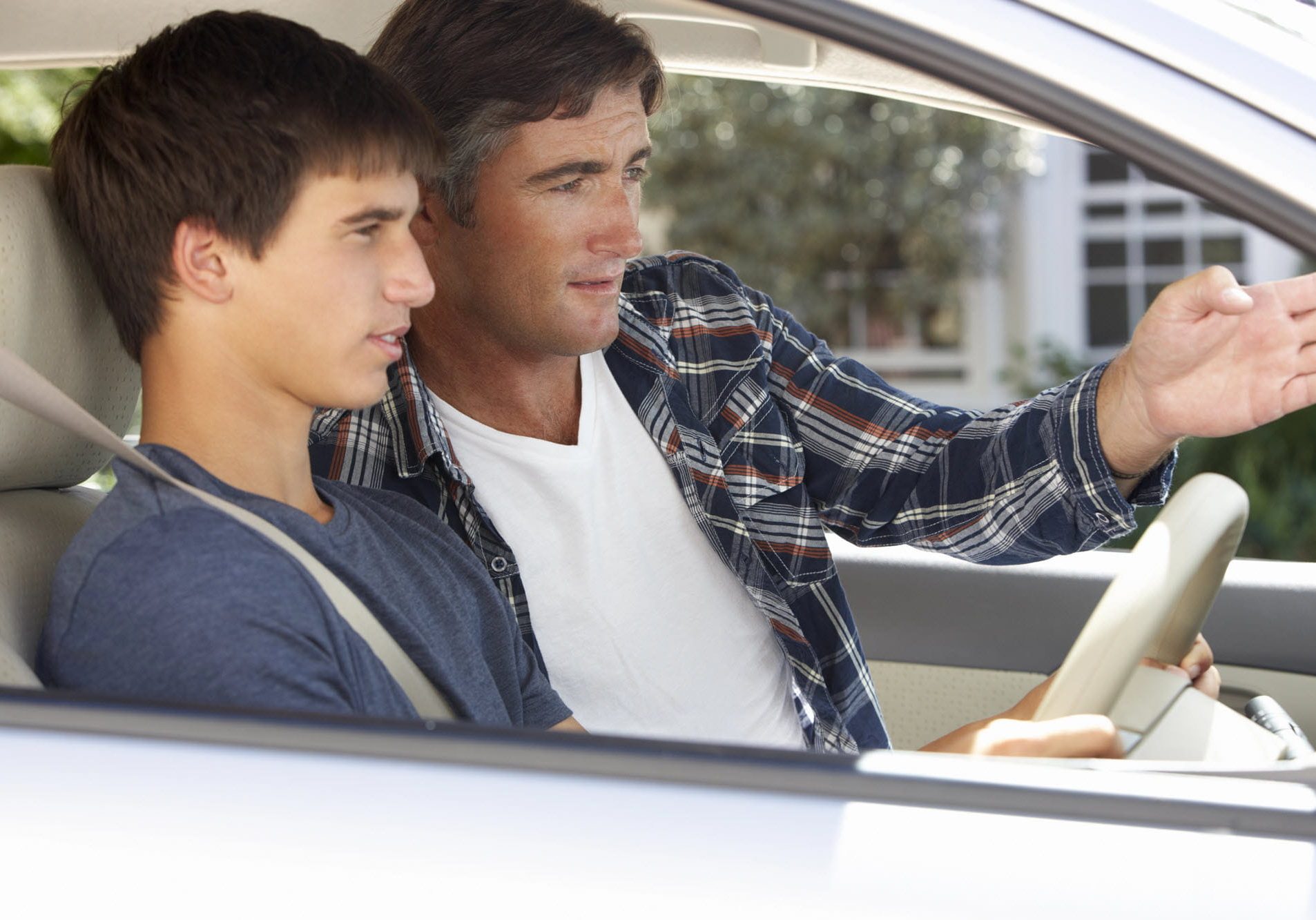 pda-man-teaching-driving-lesson